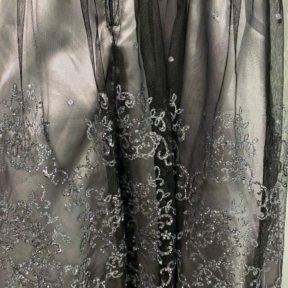 Stunning silver dress - Picture 9 of 9